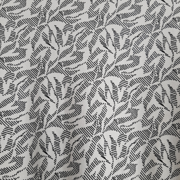 ๐ H&M Puff Sleeved Boat-neck B&W Floral Top Sz XXL - Picture 3 of 11